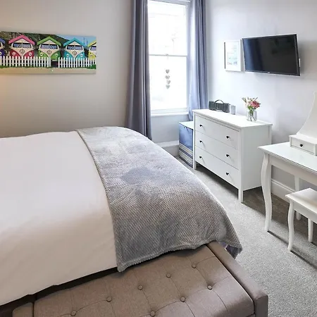 Host & - The Runswick At Brunswick