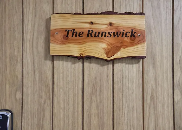 Host & - The Runswick At Brunswick